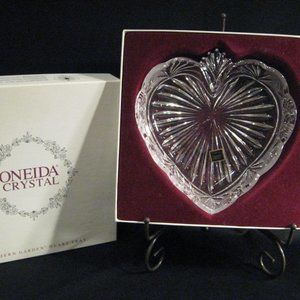 ONEIDA CRYSTAL SOUTHERN GARDEN HEART TRAY - NIB